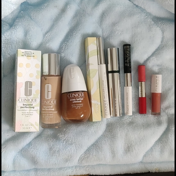 Clinique Bundle pack - Picture 1 of 7